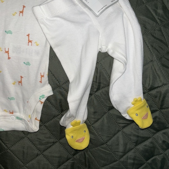 NWT Carter’s Newborn baby three pieces short sleeve onesie duck footies and cap - Picture 2 of 7